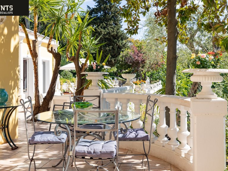 Villa for Sale in Nice, Nice Area 14