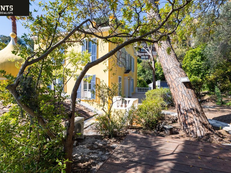 Villa for Sale in Nice, Nice Area 4
