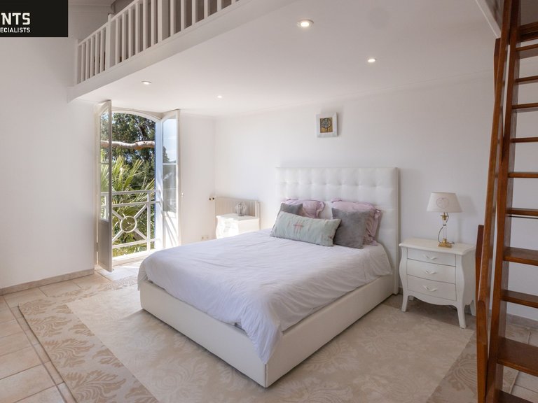 Villa for Sale in Nice, Nice Area 18