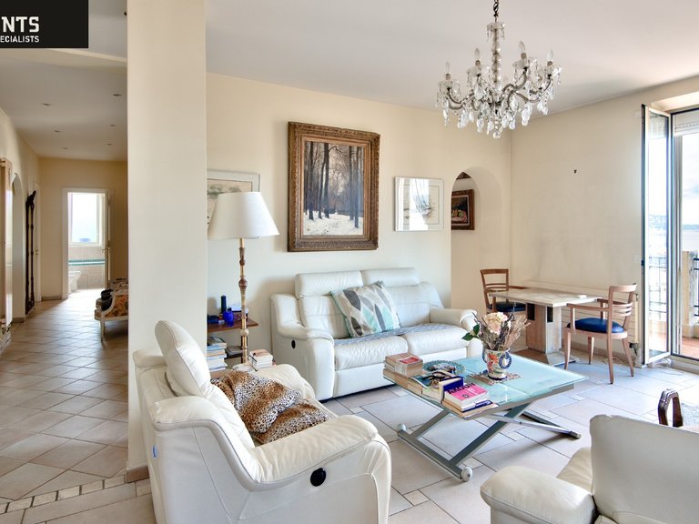 Villa for Sale in Nice - Mont Boron, Nice Area 8