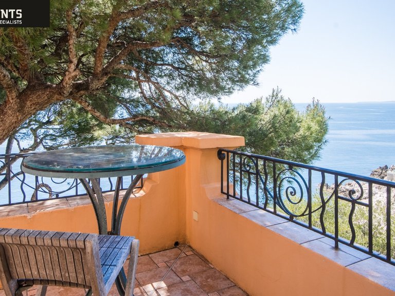 Villa for Sale in Nice - Mont Boron, Nice Area 7