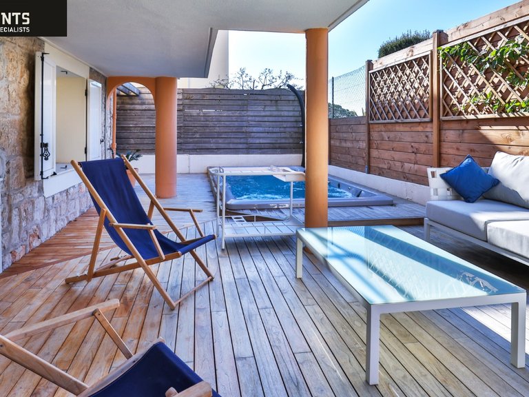 Villa for Sale in Nice - Mont Boron, Nice Area 3
