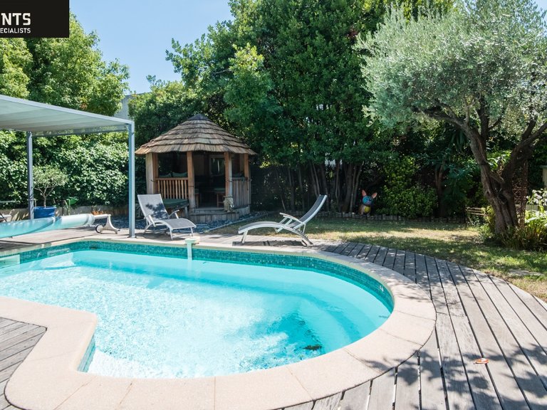 Villa for Sale in Nice, Nice Area 4