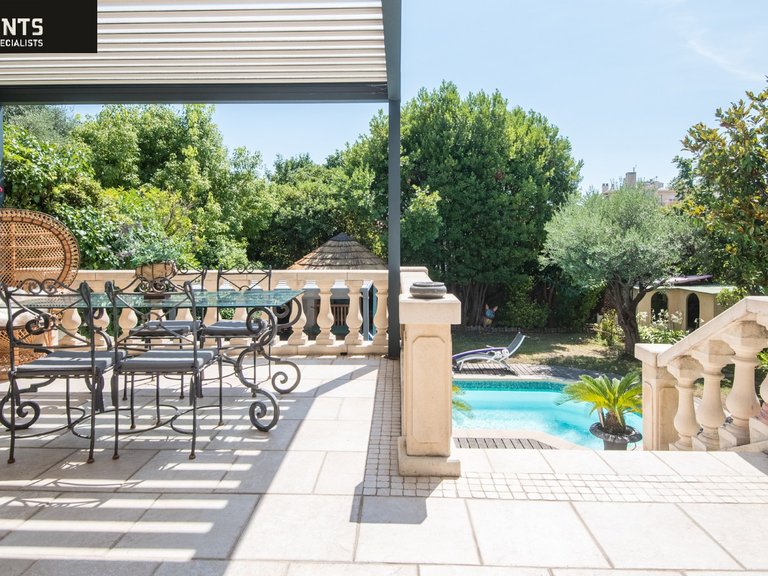 Villa for Sale in Nice, Nice Area 6