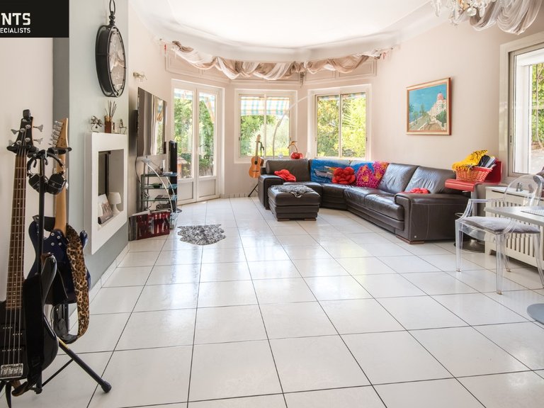 Villa for Sale in Nice, Nice Area 7