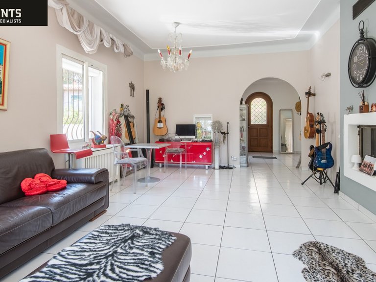 Villa for Sale in Nice, Nice Area 8