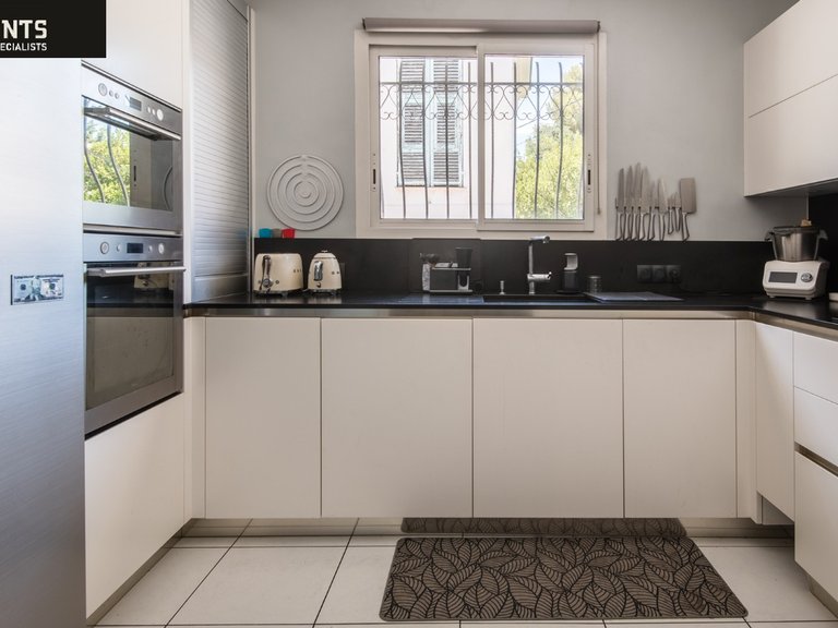 Villa for Sale in Nice, Nice Area 11