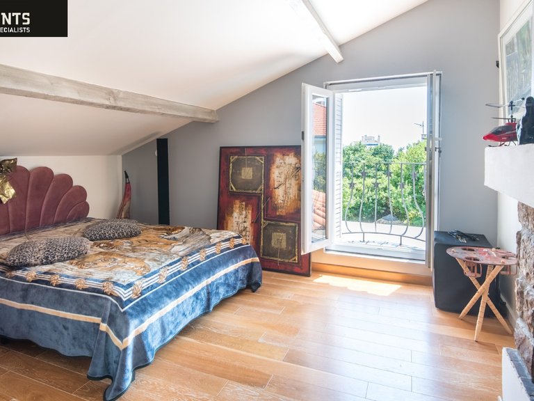Villa for Sale in Nice, Nice Area 12