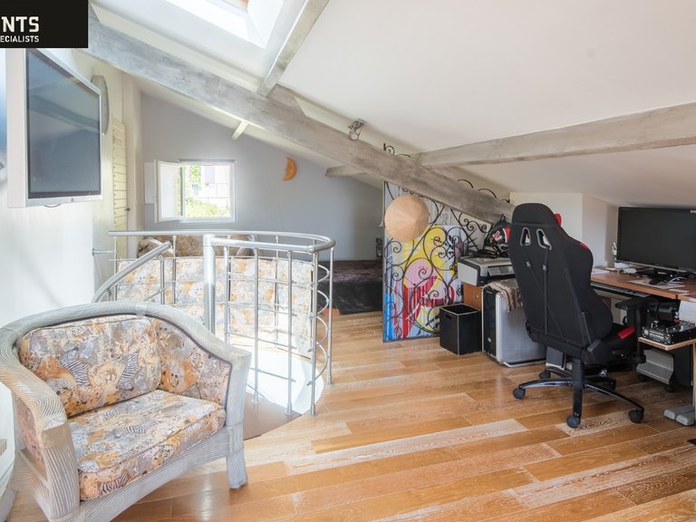Villa for Sale in Nice, Nice Area 13
