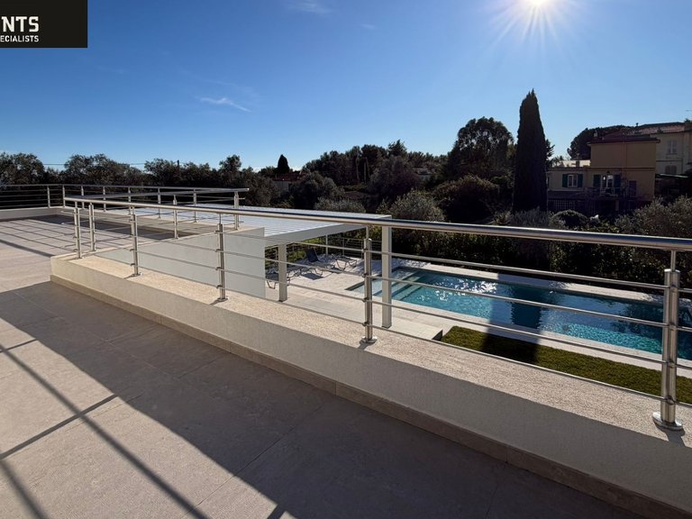 Villa for Sale in Villefranche Sur Mer, Villefranche, Cap Ferrat Area 15