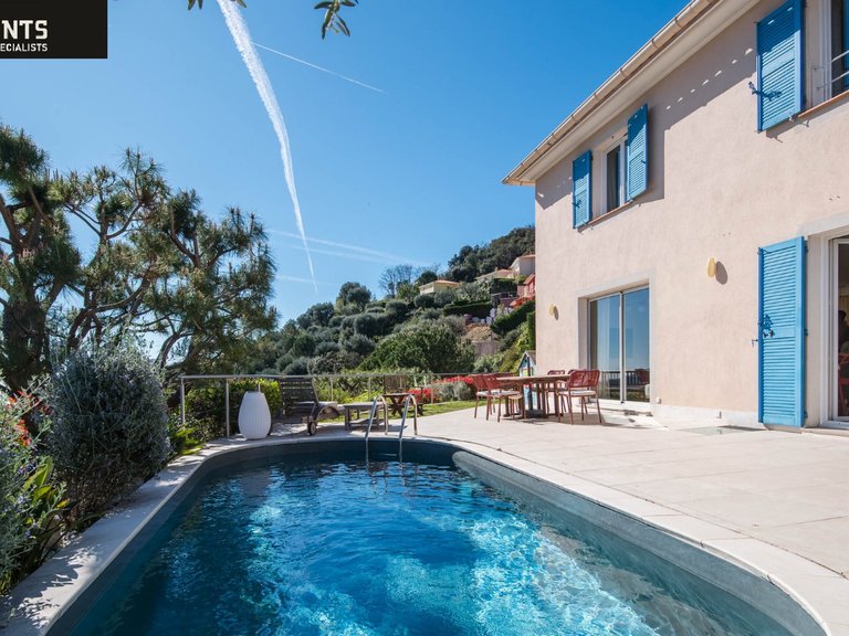 Villa for Sale in Nice, Nice Area 4