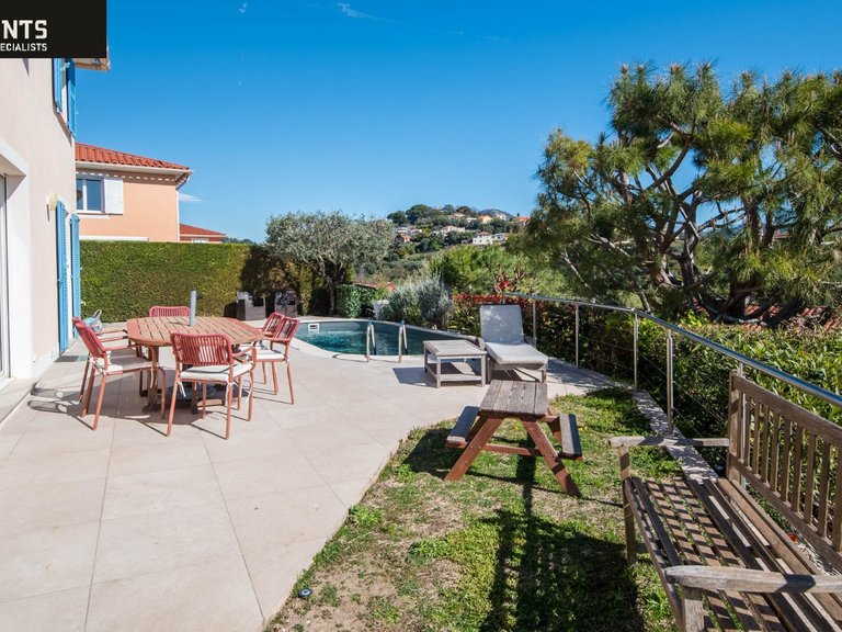 Villa for Sale in Nice, Nice Area 5