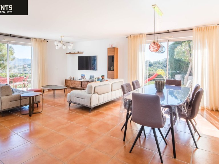 Villa for Sale in Nice, Nice Area 6