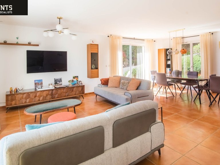 Villa for Sale in Nice, Nice Area 7