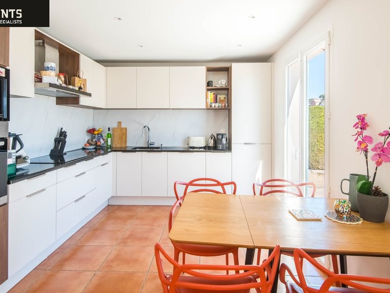 Villa for Sale in Nice, Nice Area 8