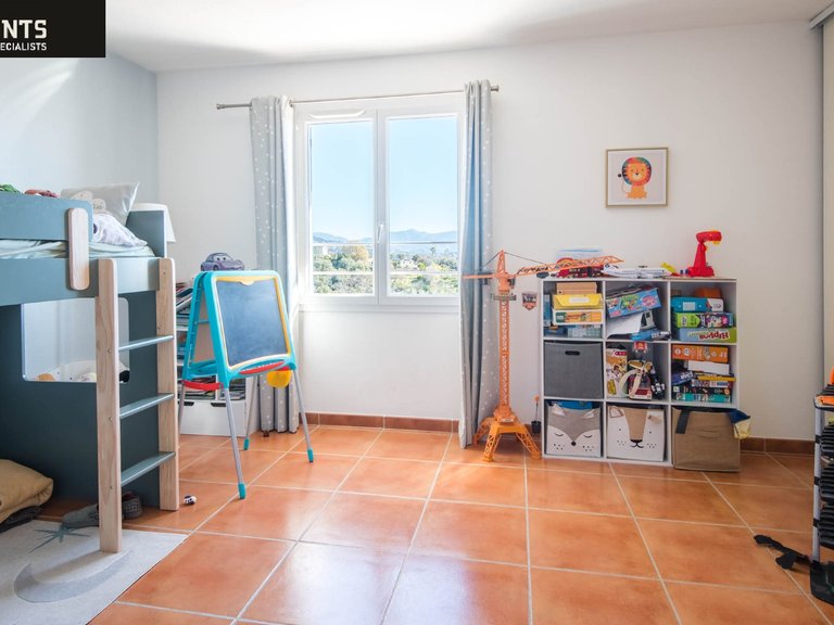 Villa for Sale in Nice, Nice Area 12