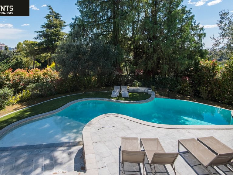 Villa for Sale in Nice, Nice Area 4