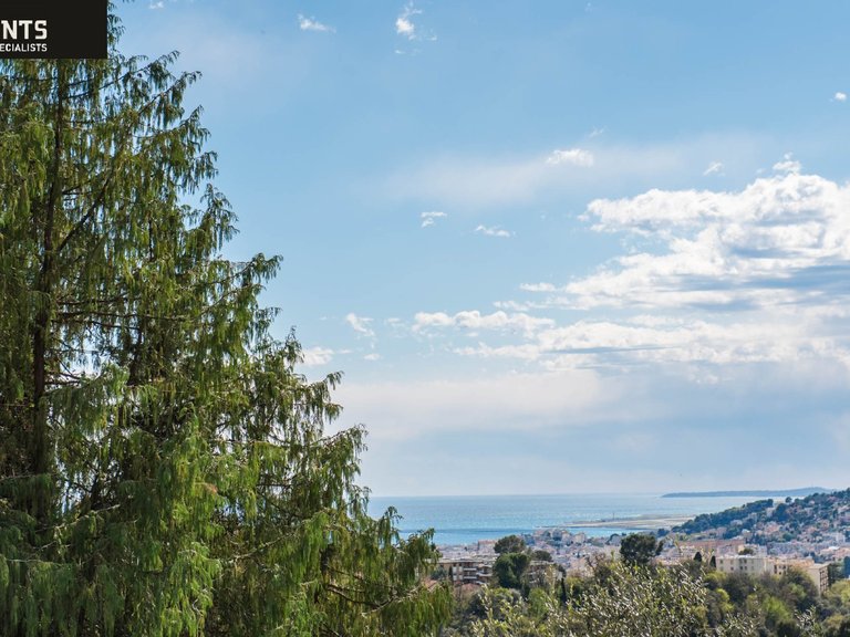 Villa for Sale in Nice, Nice Area 5