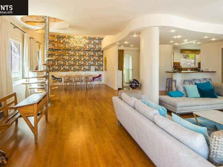 Villa for Sale in Nice, Nice Area 7