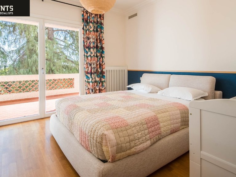 Villa for Sale in Nice, Nice Area 11