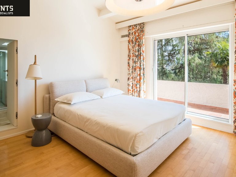 Villa for Sale in Nice, Nice Area 12