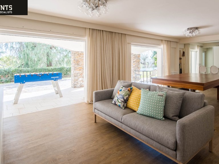 Villa for Sale in Nice, Nice Area 15