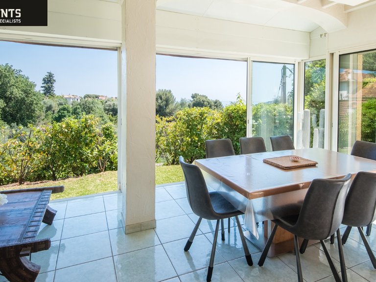 Villa for Sale in Nice, Nice Area 4