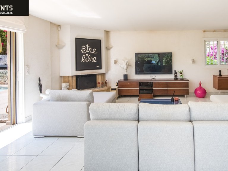 Villa for Sale in Nice, Nice Area 6