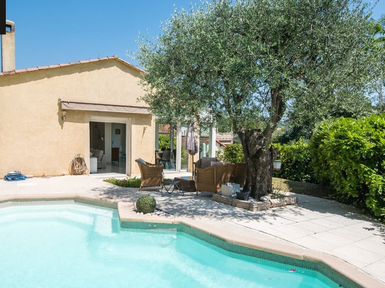 Villa for Sale in Nice, Nice Area 9