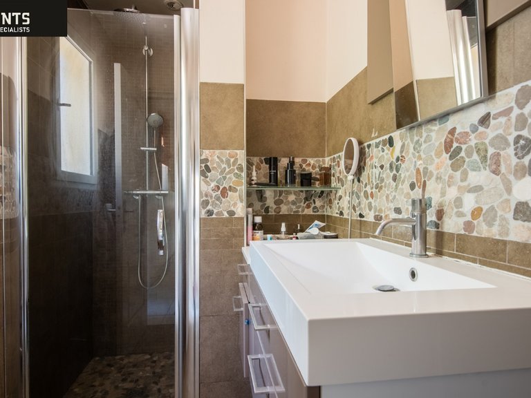 Villa for Sale in Nice, Nice Area 14