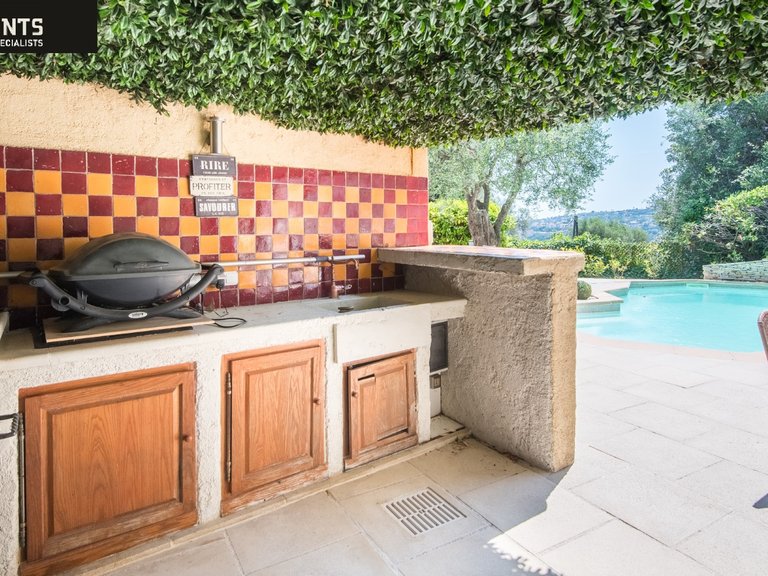 Villa for Sale in Nice, Nice Area 17