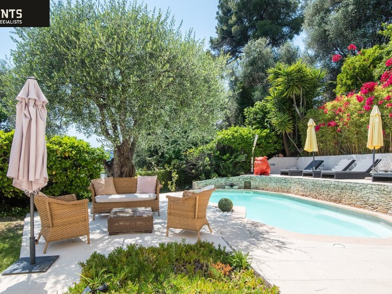 Villa for Sale in Nice, Nice Area 18