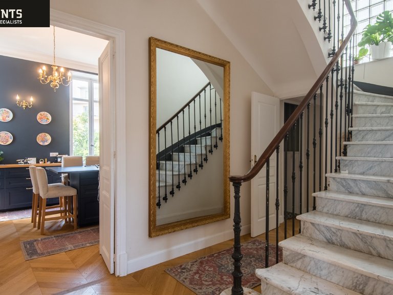 Villa for Sale in Nice, Nice Area 7