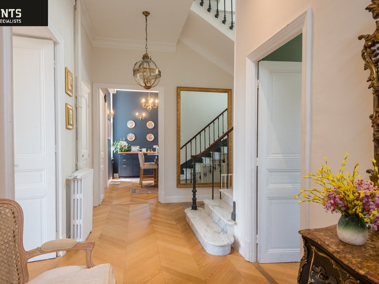 Villa for Sale in Nice, Nice Area 8