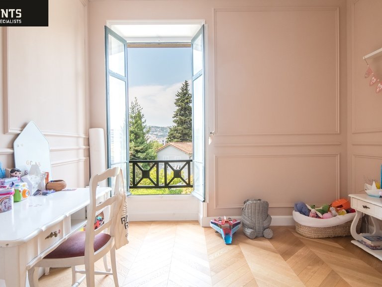 Villa for Sale in Nice, Nice Area 13