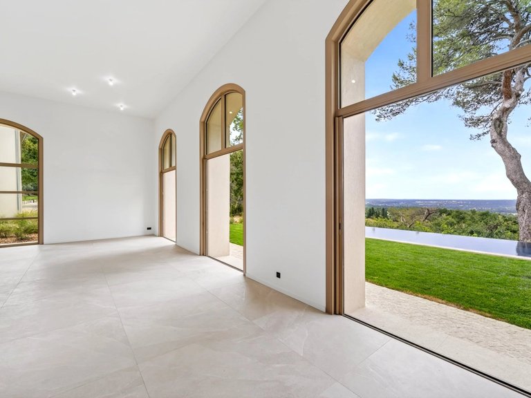 Villa for Sale in Aix En Provence, Aix En Provence Area 9