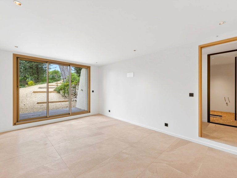 Villa for Sale in Aix En Provence, Aix En Provence Area 15