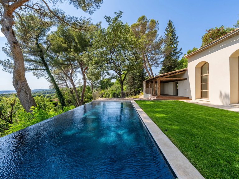 Villa for Sale in Aix En Provence, Aix En Provence Area 3