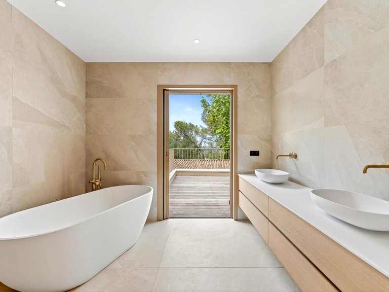 Villa for Sale in Aix En Provence, Aix En Provence Area 18