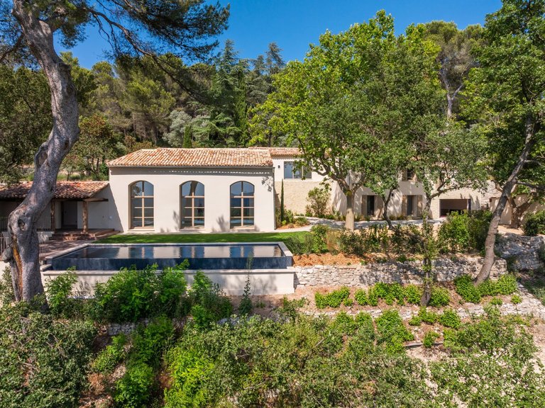 Villa for Sale in Aix En Provence, Aix En Provence Area 5