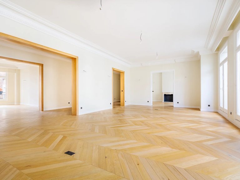 Apartment for Sale in 7th (invalides, Eiffel Tower, Orsay), Paris Left Bank (5th,6th & 7th ) 2