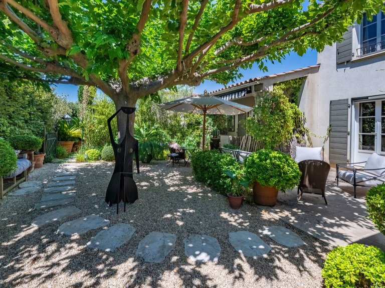 Villa for Sale in Maussane Les Alpilles, Alpilles (saint Remy, Maussane, Arles) 1