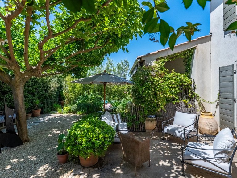 Villa for Sale in Maussane Les Alpilles, Alpilles (saint Remy, Maussane, Arles) 2