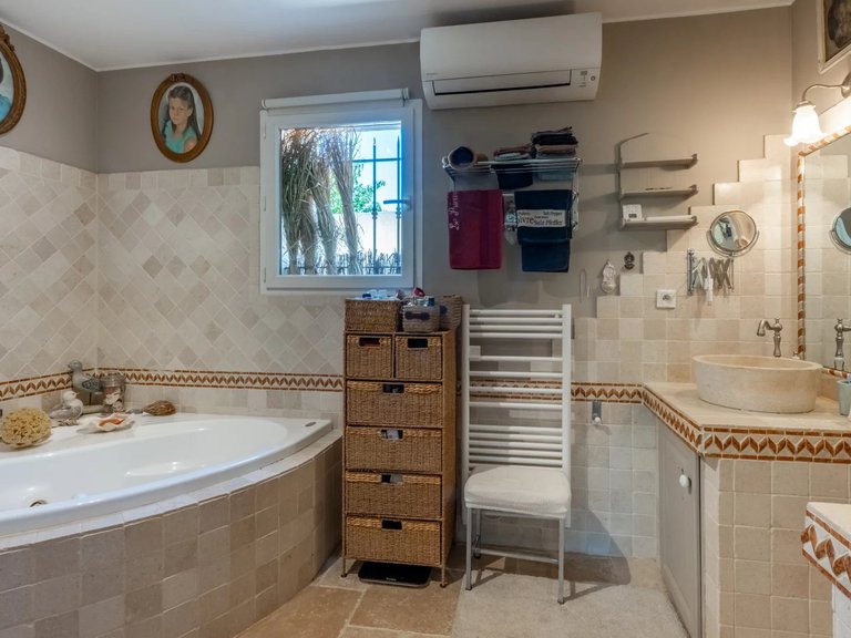 Villa for Sale in Maussane Les Alpilles, Alpilles (saint Remy, Maussane, Arles) 14