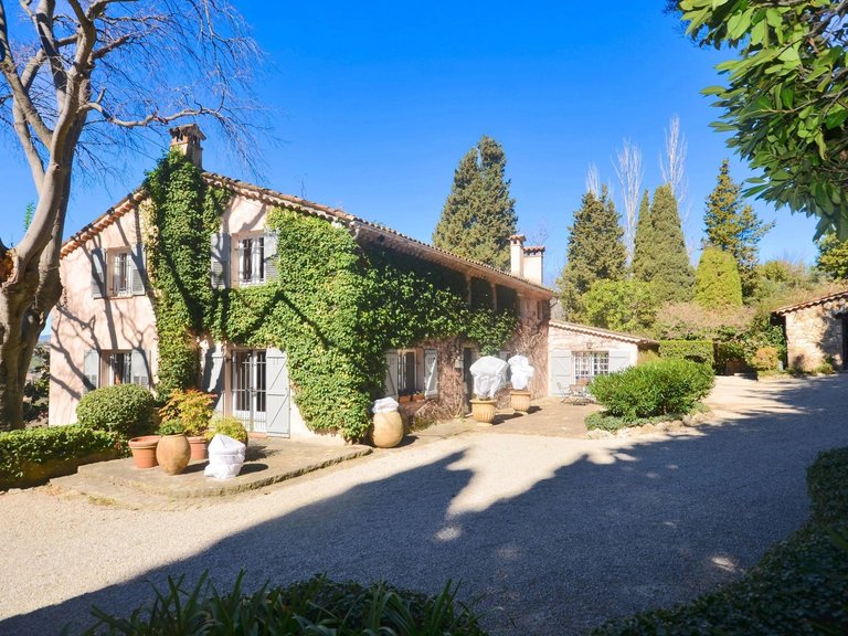 Villa for Sale in Grasse, Mougins, Valbonne, Grasse Area 1
