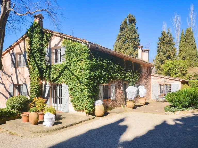 Villa for Sale in Grasse, Mougins, Valbonne, Grasse Area 2