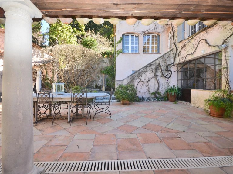 Villa for Sale in Grasse, Mougins, Valbonne, Grasse Area 11