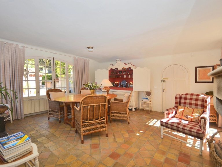 Villa for Sale in Grasse, Mougins, Valbonne, Grasse Area 17