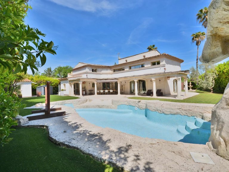 Villa for Sale in Valbonne, Mougins, Valbonne, Grasse Area 5