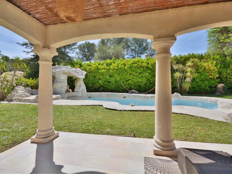 Villa for Sale in Valbonne, Mougins, Valbonne, Grasse Area 8